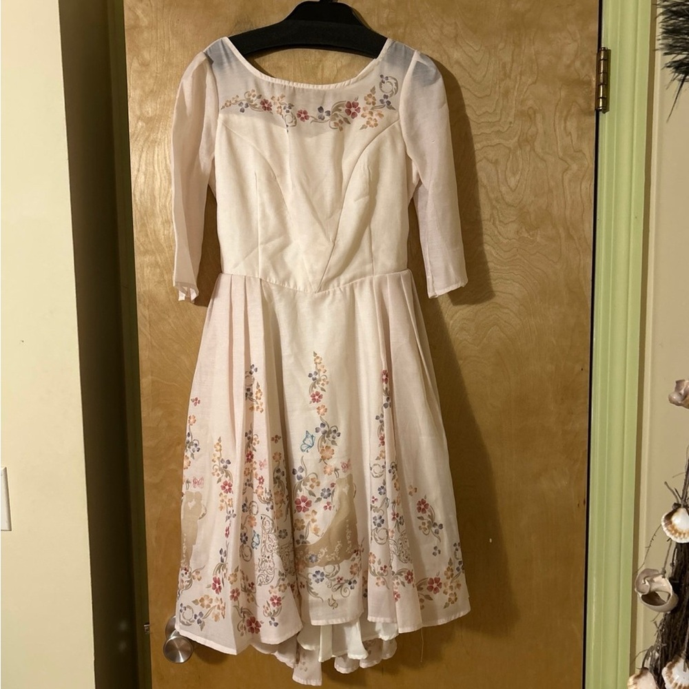 Chic White Dress with Floral Embroidery